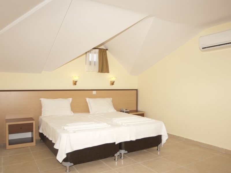 Kemper Felice Hotel  55574