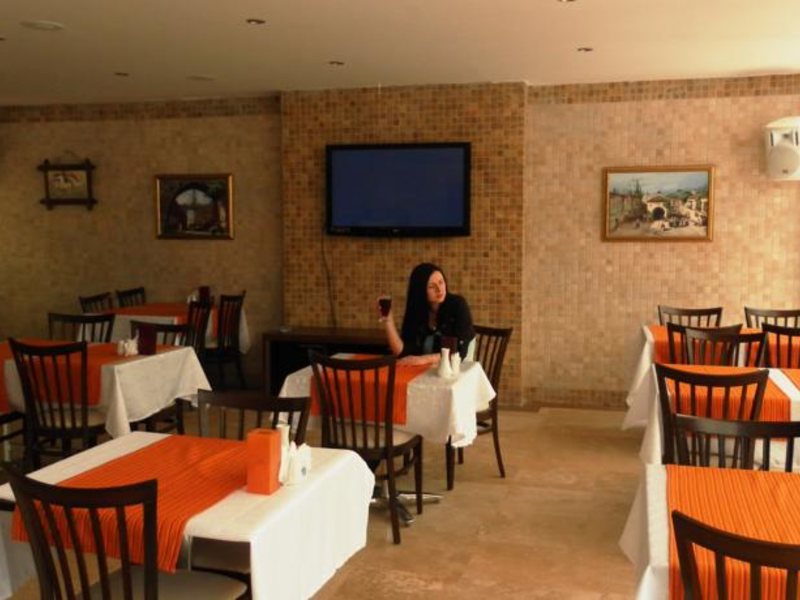 Kemper Wasserman Hotel  62025