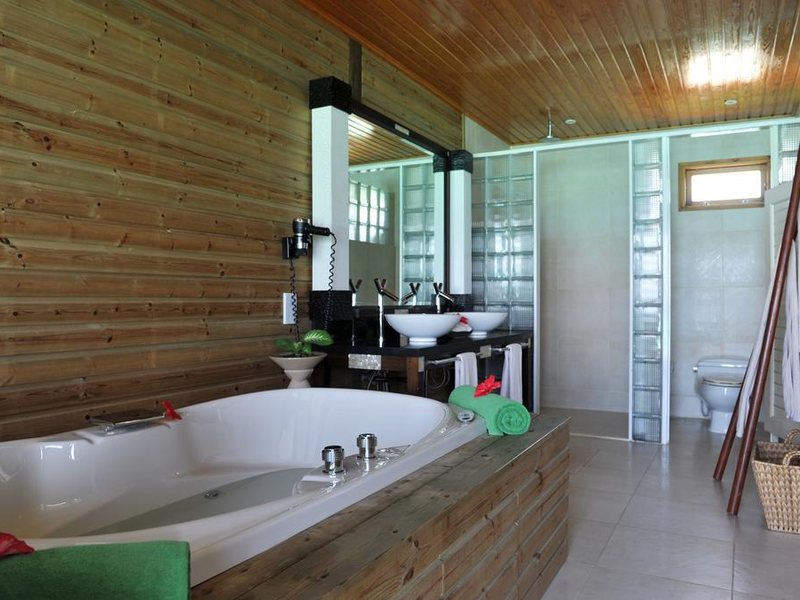 Komandoo Island Resort & Spa  228141