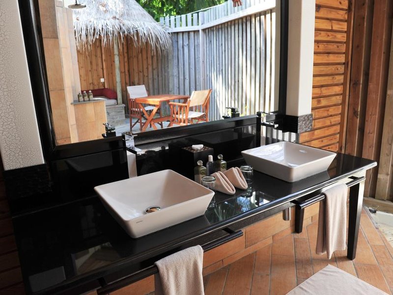 Komandoo Island Resort & Spa  228146