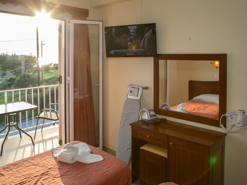 Kouros Apartments & Studios 306121