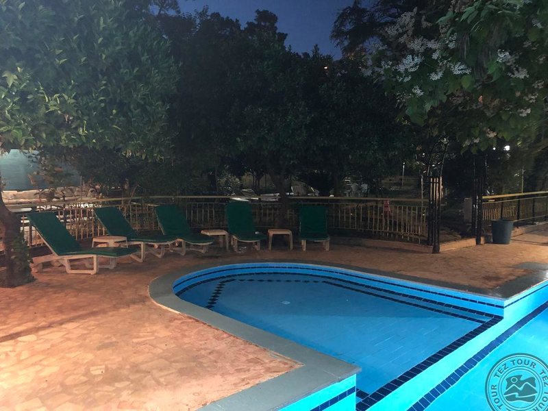 Kromer Garden Hotel  301749