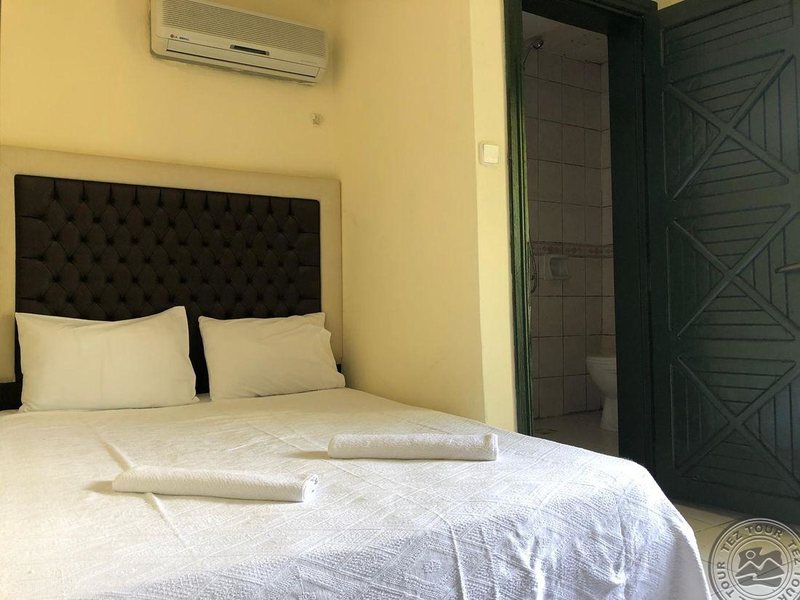 Kromer Garden Hotel  301751