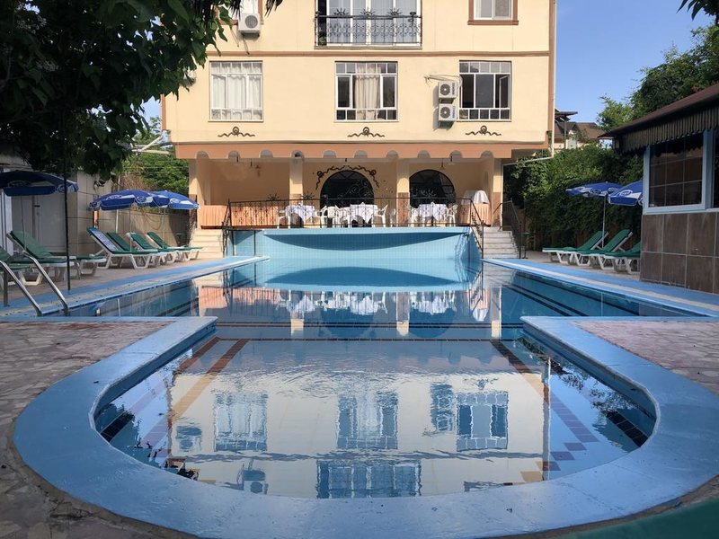 Kromer Garden Hotel  301754