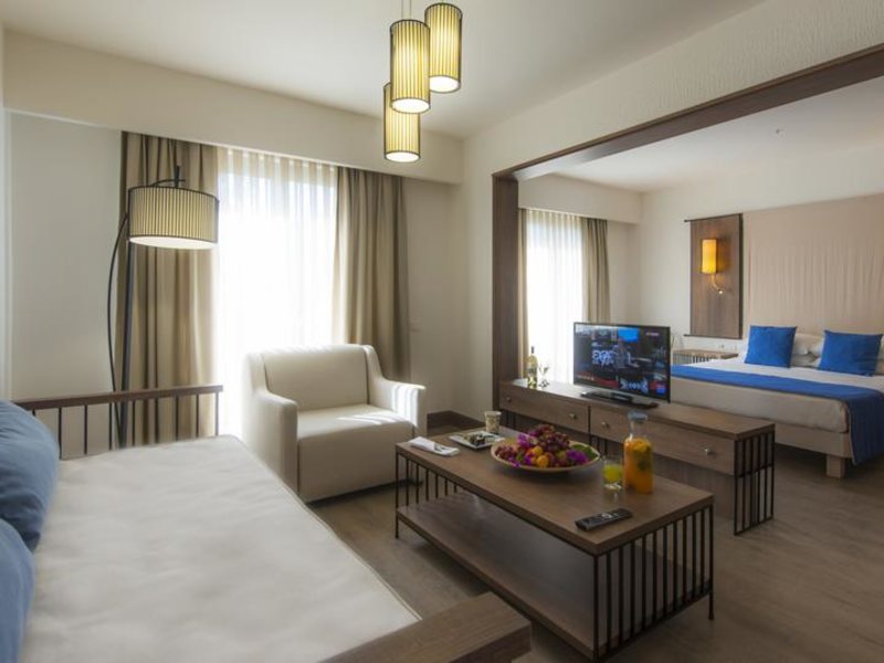 LIV by Bellazure Hotel 196582