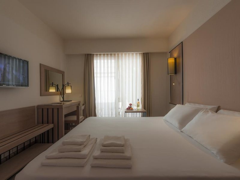 LIV by Bellazure Hotel 196590