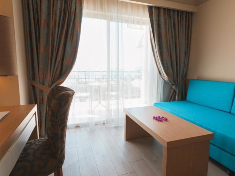 L Oceanica Beach Resort Hotel 93618