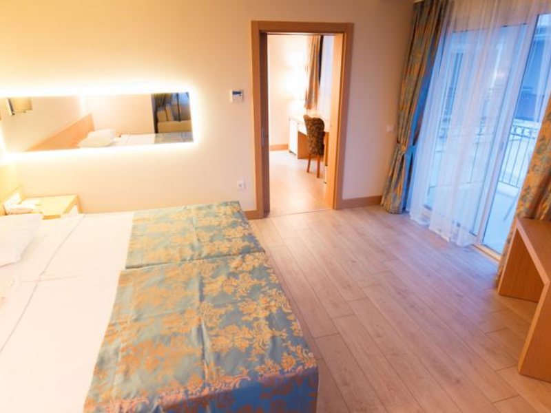 L Oceanica Beach Resort Hotel 93620