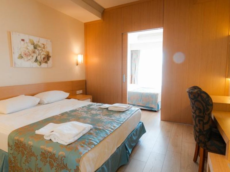 L Oceanica Beach Resort Hotel 93621