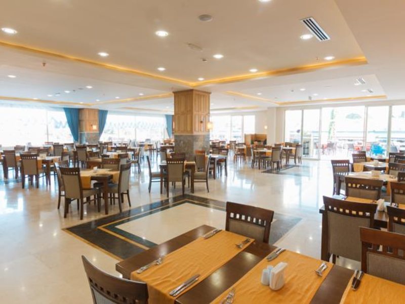 L Oceanica Beach Resort Hotel 93623