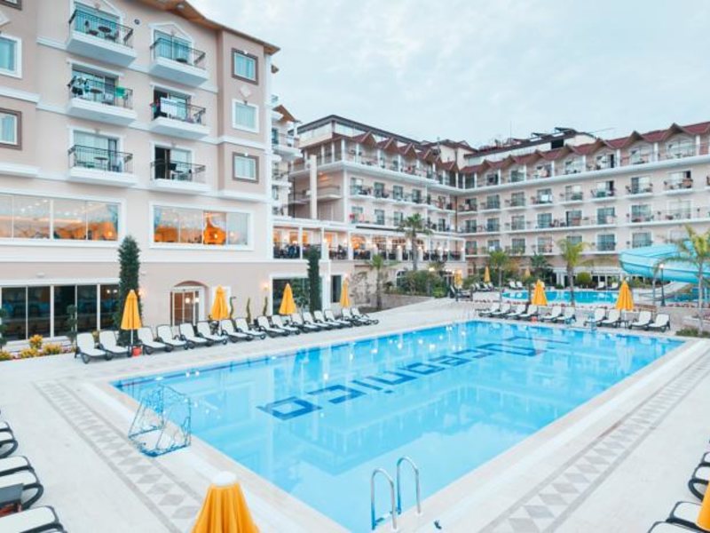 L Oceanica Beach Resort Hotel 93642