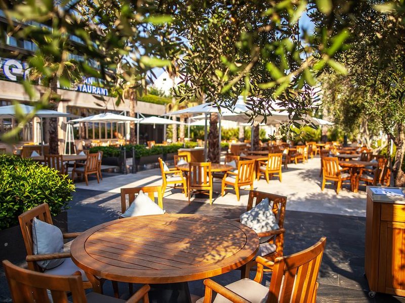 La Perla Hotel & Villas 308177