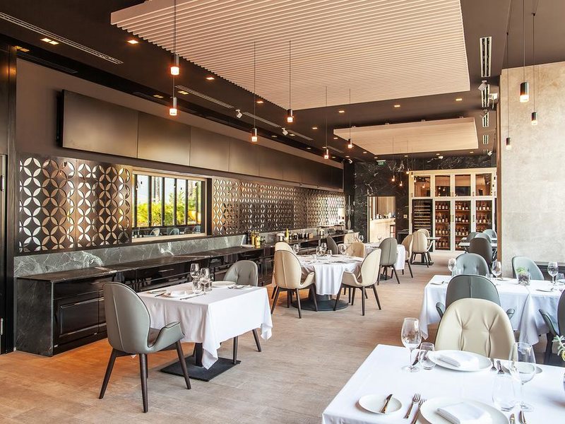 La Perla Hotel & Villas 308178