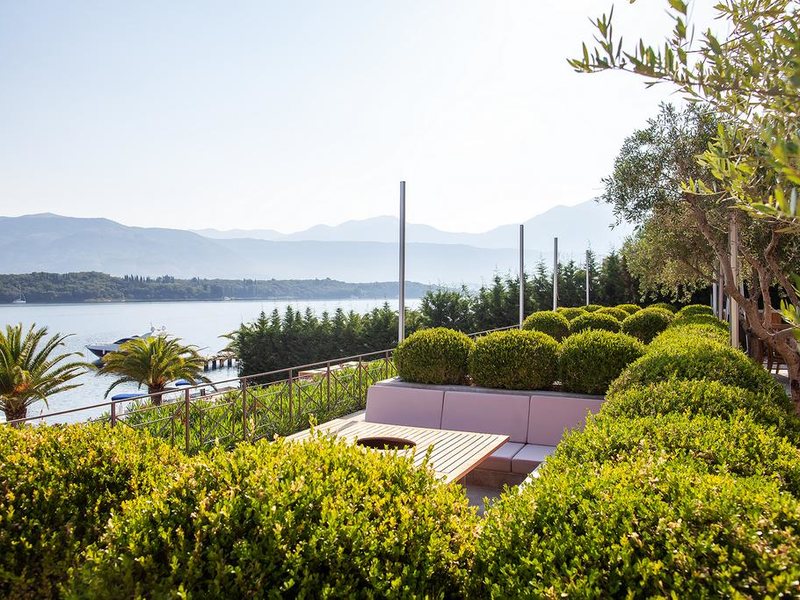 La Perla Hotel & Villas 308195