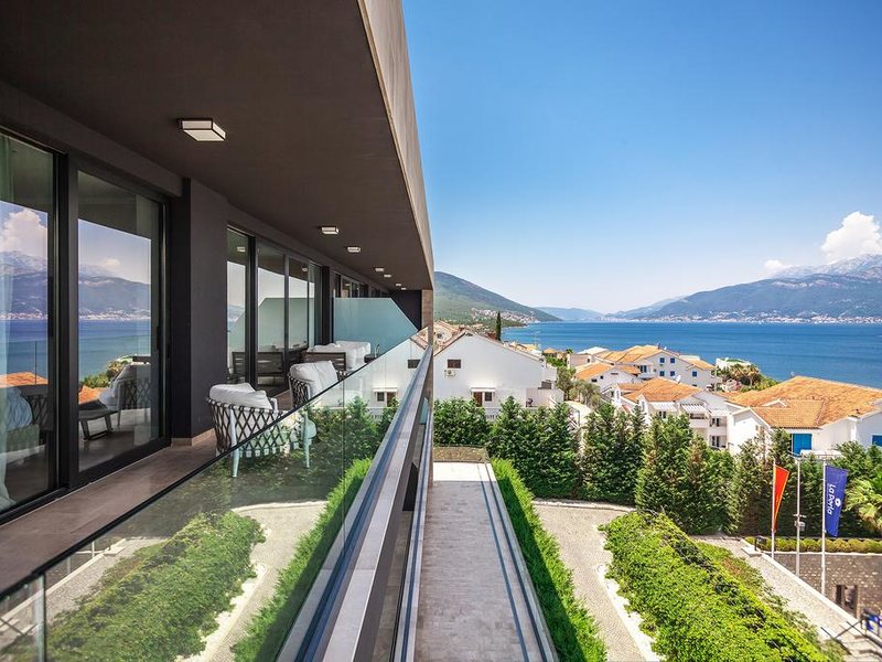 La Perla Hotel & Villas 308197