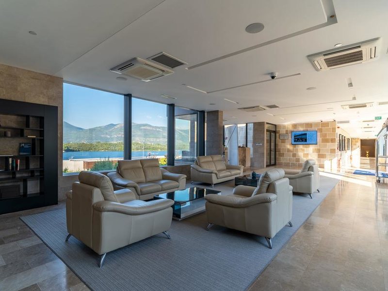 La Perla Hotel & Villas 308202