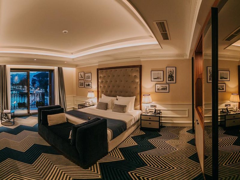 La Roche Hotel  308207