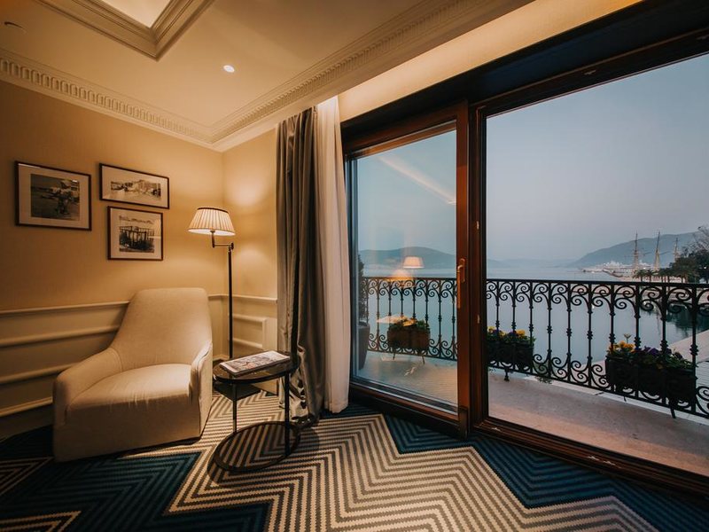 La Roche Hotel  308211