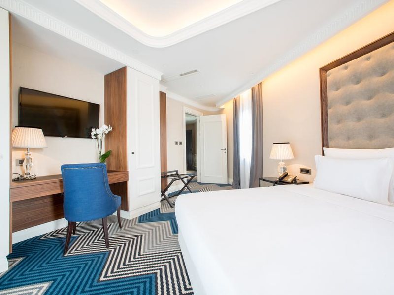 La Roche Hotel  308220