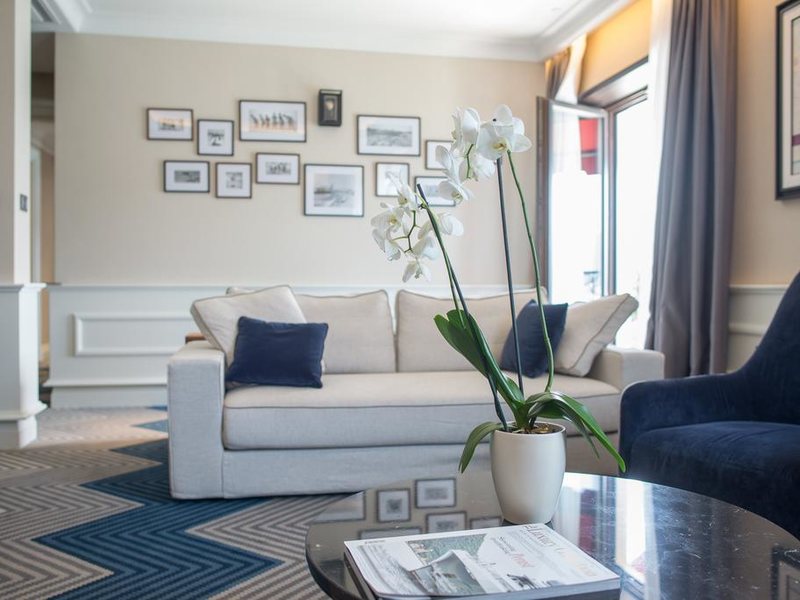 La Roche Hotel  308224