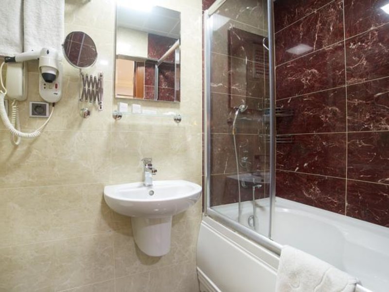 Lady Diana Hotel 161226