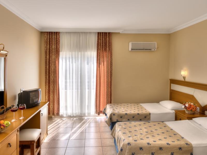 Lancora Beach Hotel 273521