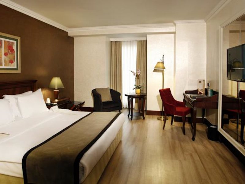 Lares Park Hotel 93805