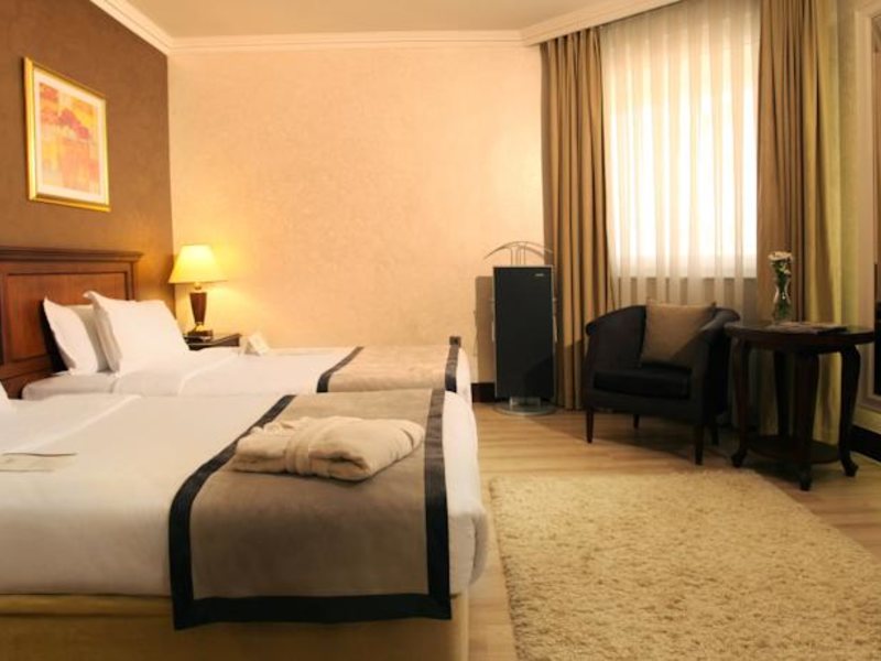 Lares Park Hotel 93811