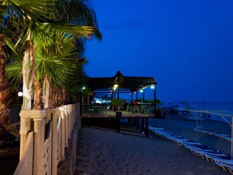 Larissa Akman Park Hotel 93820