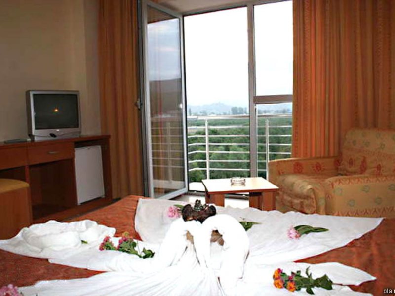 Larissa Aura Hotel (ех 18919