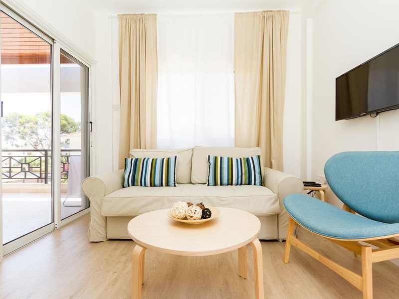 Larnaca Golden Beach Apts  291628