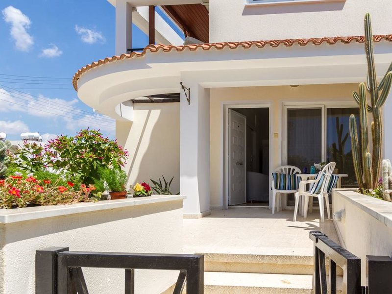 Larnaca Golden Beach Apts  291635