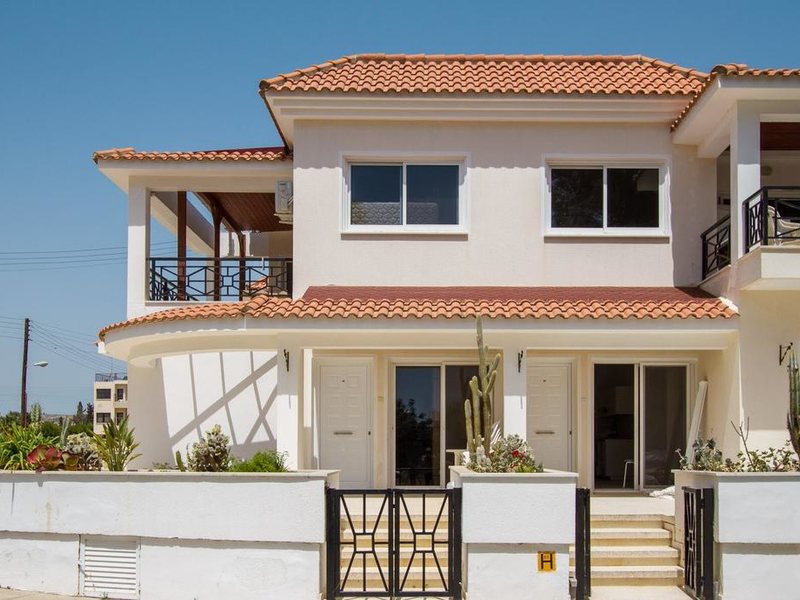 Larnaca Golden Beach Apts  291636