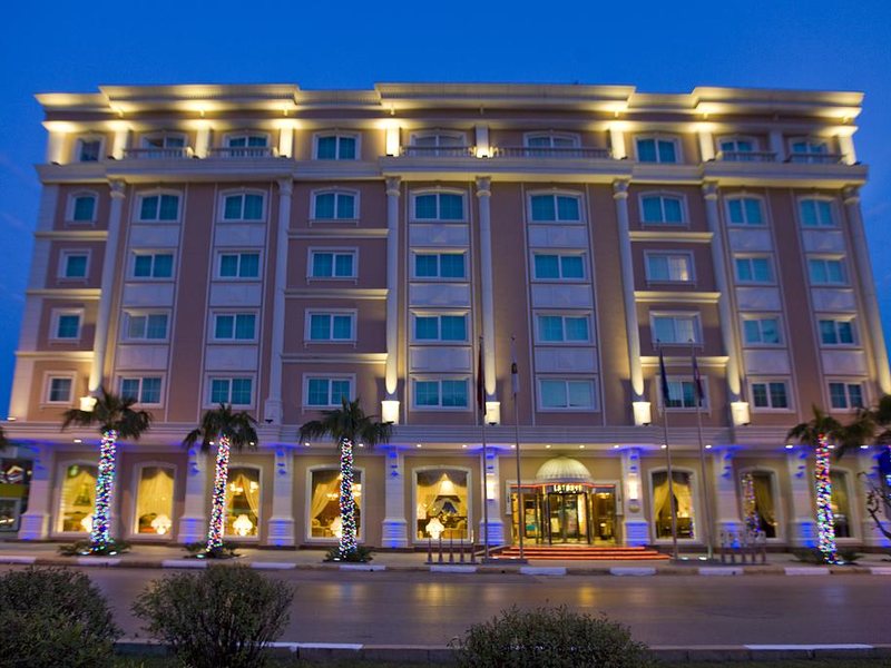 Latanya Palm Hotel 280231