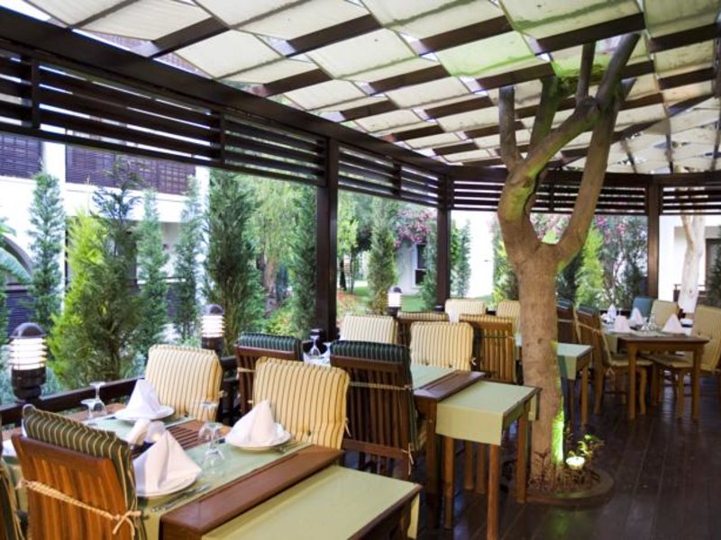 Latanya Park Resort  93903