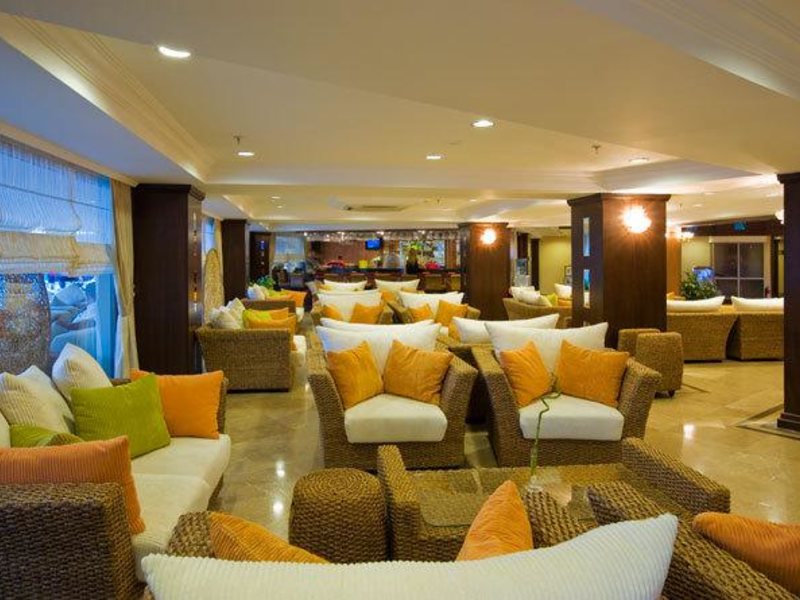 Latanya Park Resort  93913