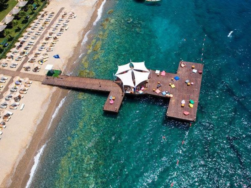 Latanya Park Resort  93916