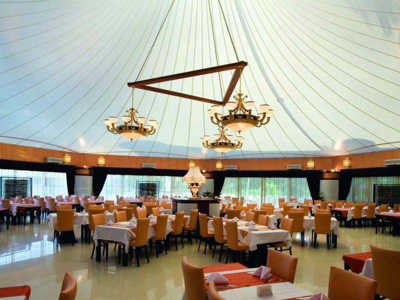 Latanya Park Resort  93919