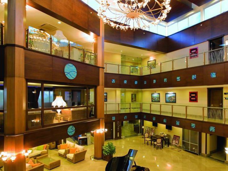 Latanya Park Resort  93920