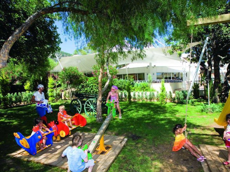 Latanya Park Resort  93921