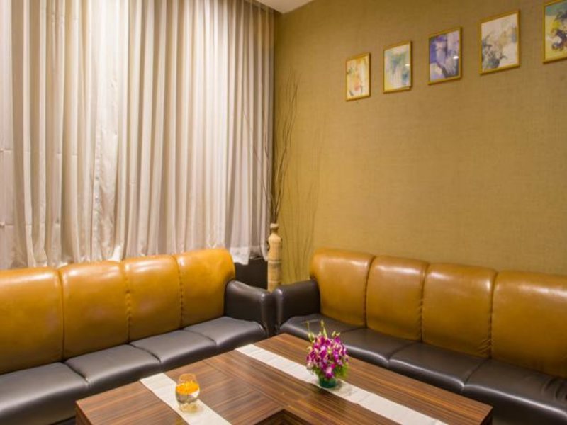 Lazy Lagoon Portico Suites  113636