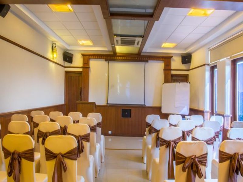 Lazy Lagoon Portico Suites  113637