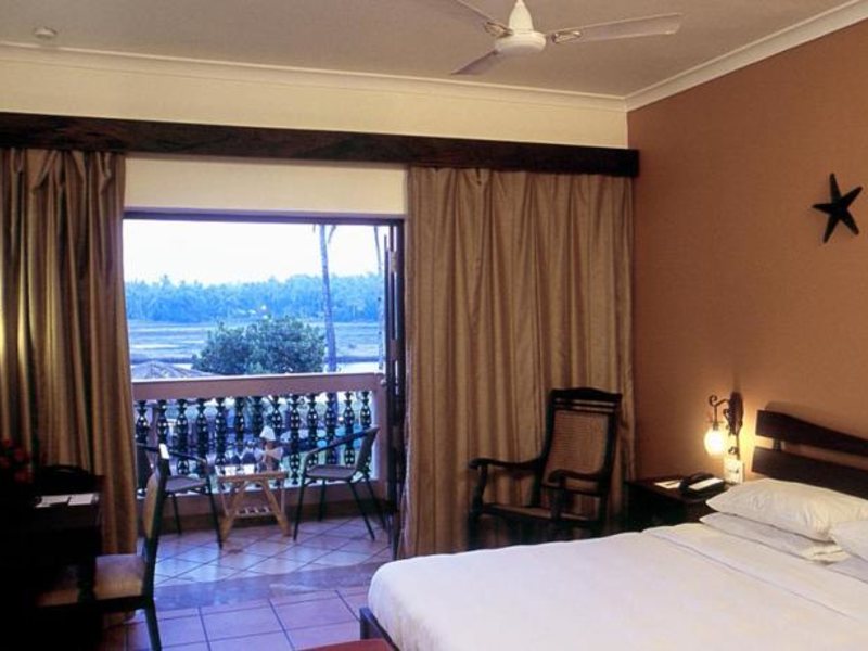 Lazy Lagoon Portico Suites  113649