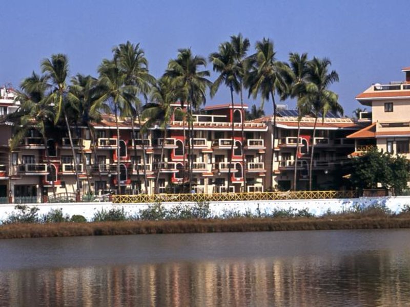 Lazy Lagoon Portico Suites  113651