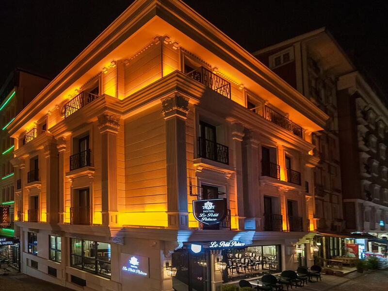 Le Petit Palace Hotel 242696