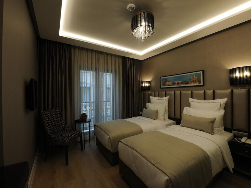Le Petit Palace Hotel 242700