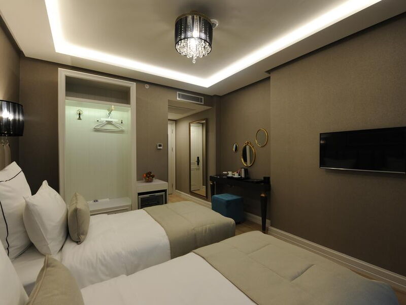 Le Petit Palace Hotel 242709