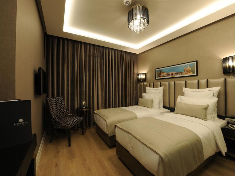 Le Petit Palace Hotel 242712
