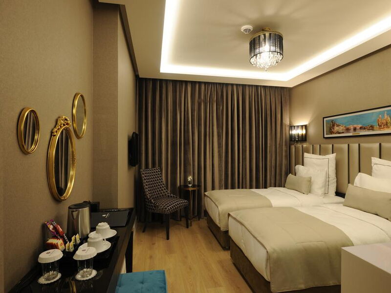 Le Petit Palace Hotel 242714