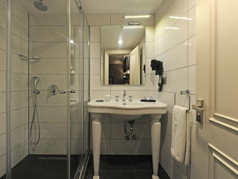 Le Petit Palace Hotel 242720